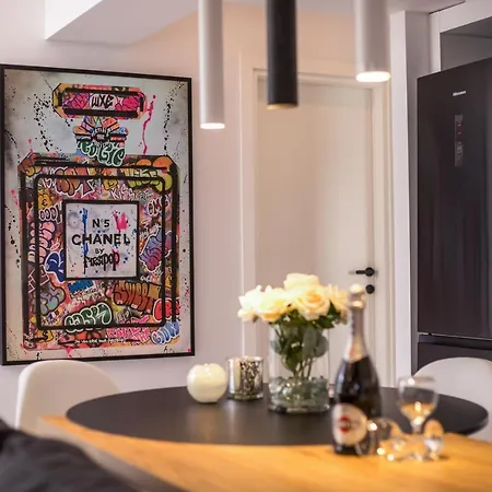 Rhodes Diamond Luxury Flat In The Heart Of Town 公寓