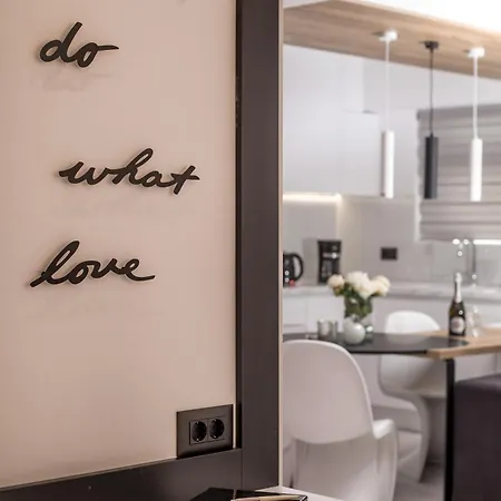 Rhodes Diamond Luxury Flat In The Heart Of Town *